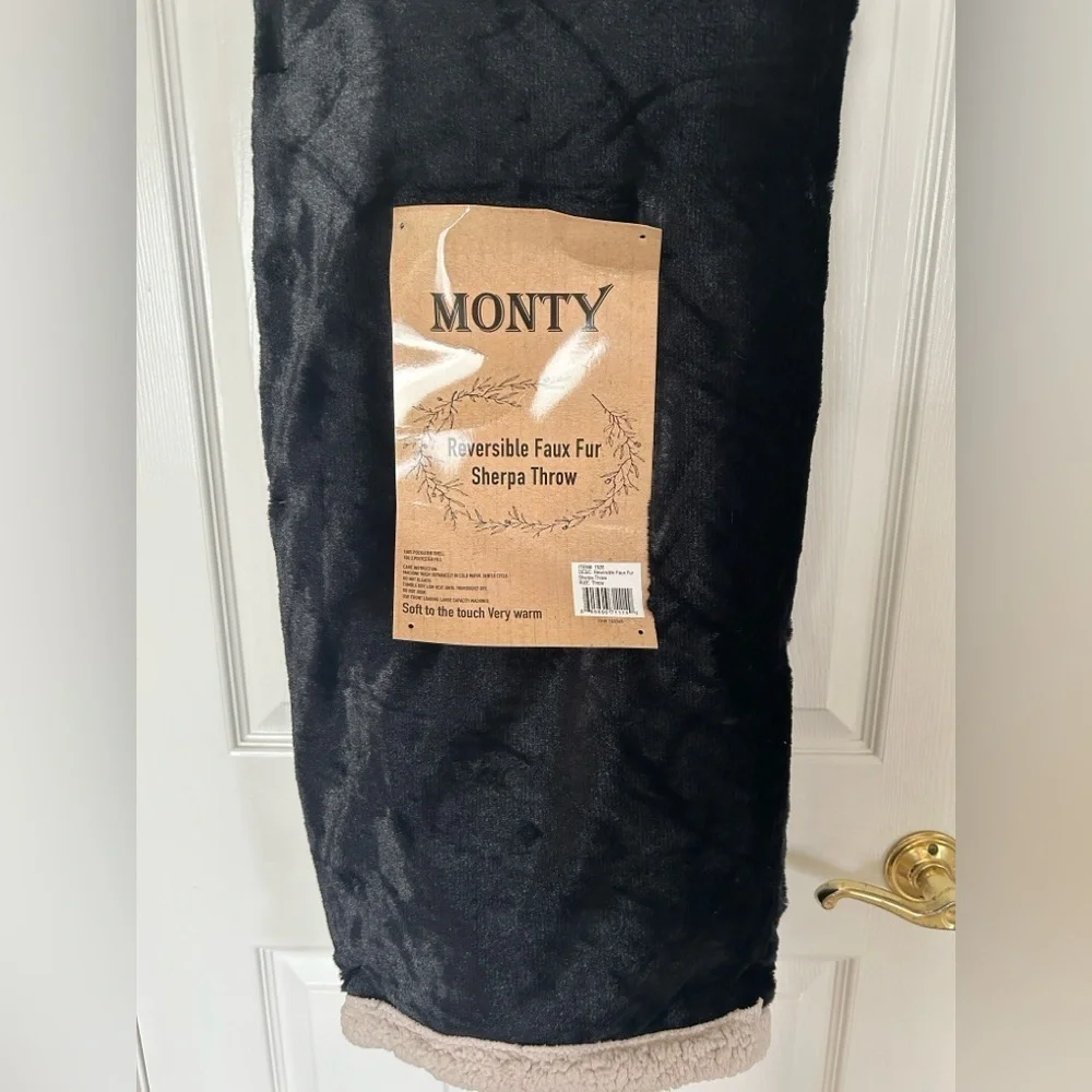 Monty Reversible Faux Fur Sherpa Throw Blanket - BRAND NEW